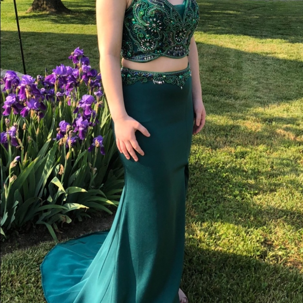 PROM SEASON Dave & Jonny 2 piece Gown. Size 1/2.